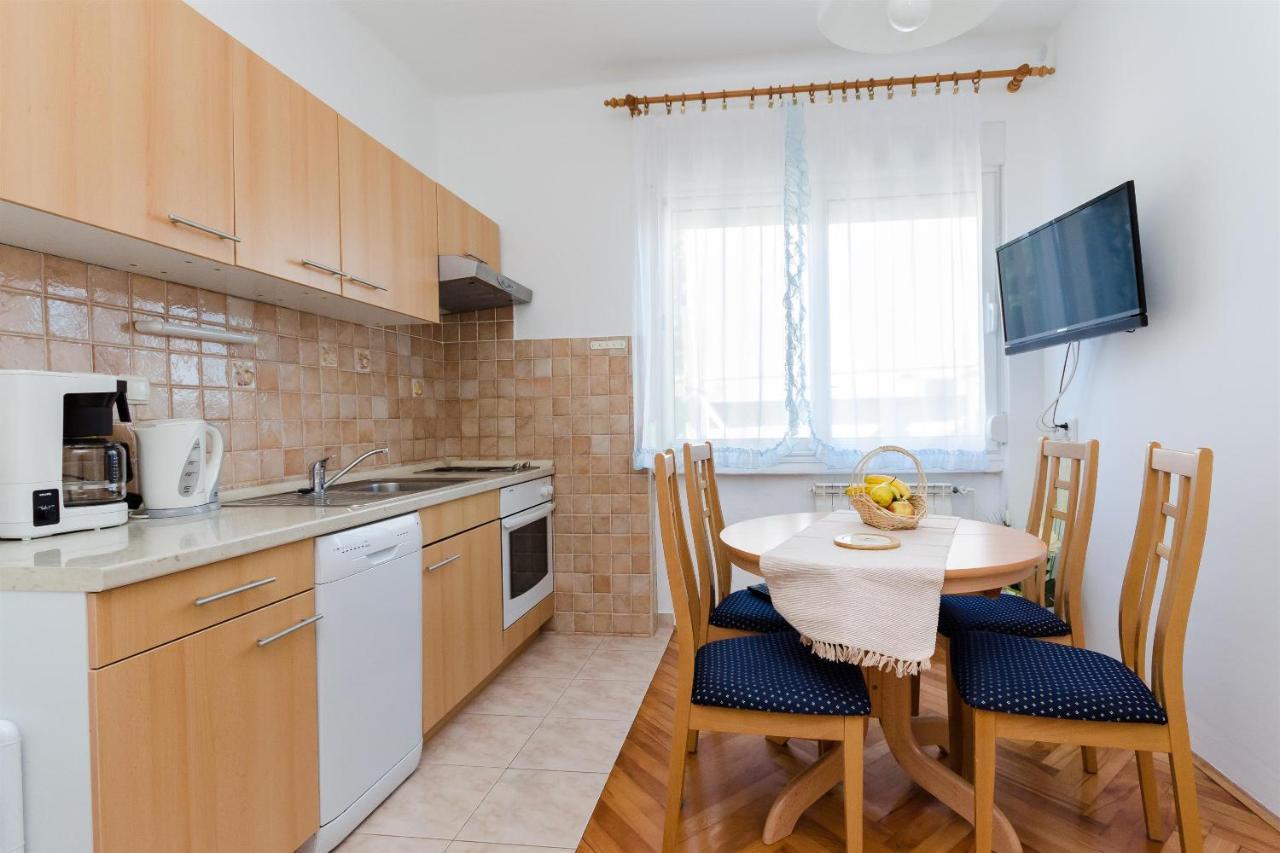 Apartments Marija Apartment Mundanije