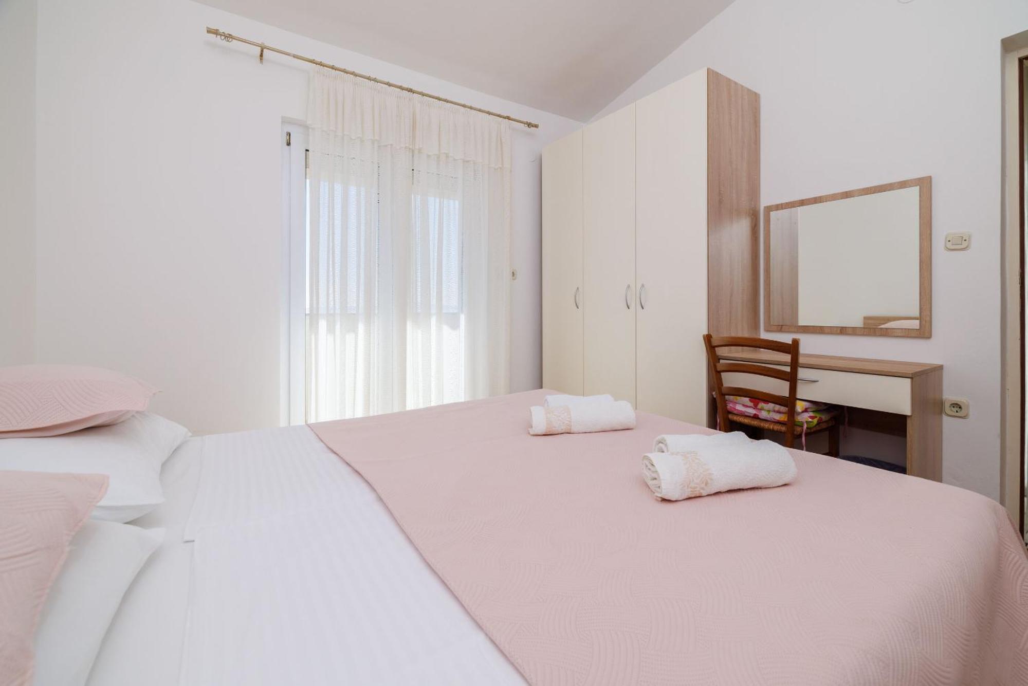 Apartments Marija Mundanije