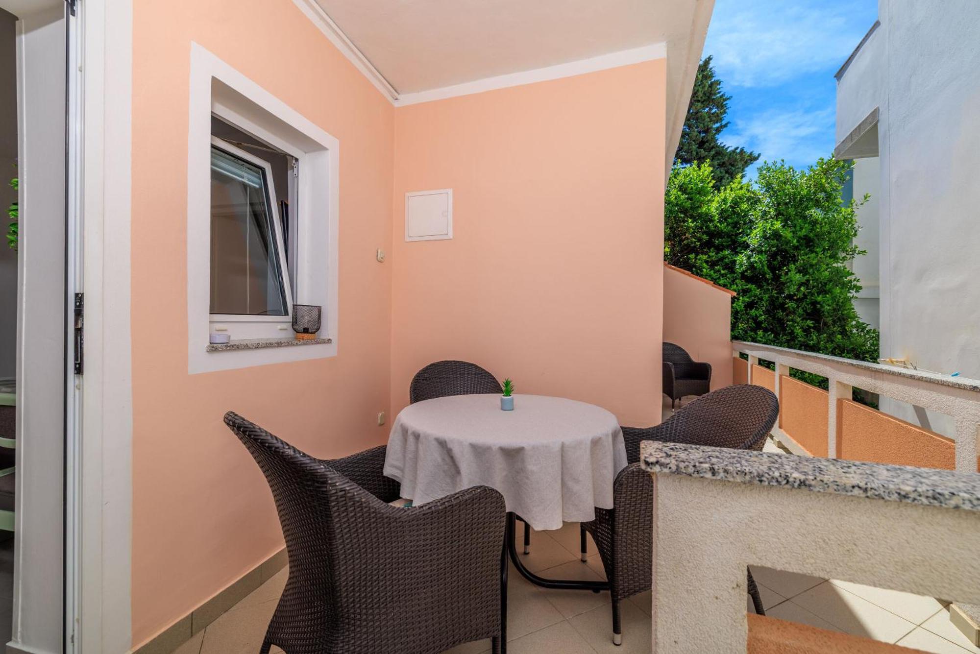 Apartments Marija Mundanije