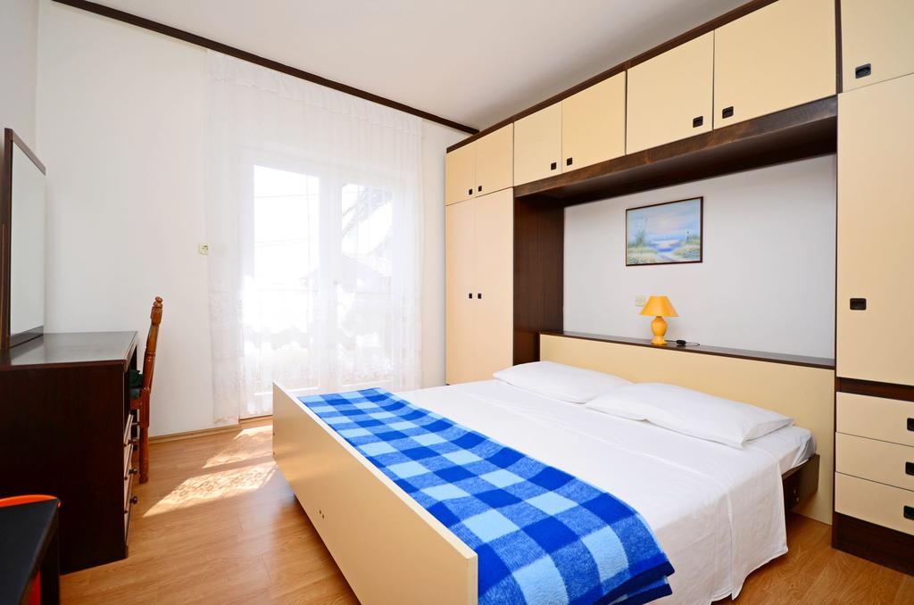 Apartments Marija * Mundanije