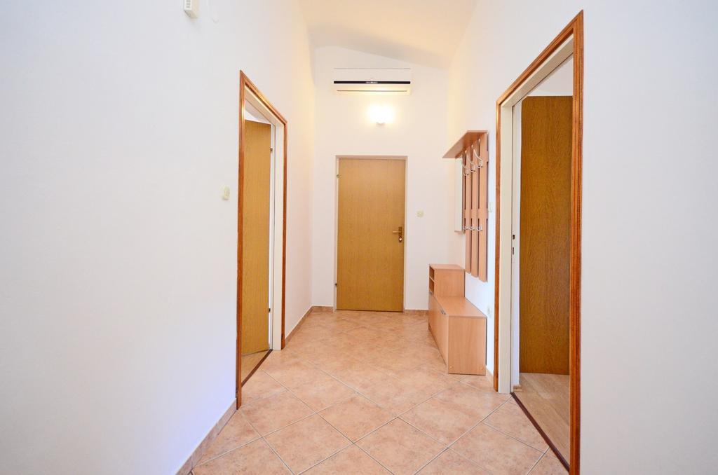 Apartment Apartments Marija Mundanije